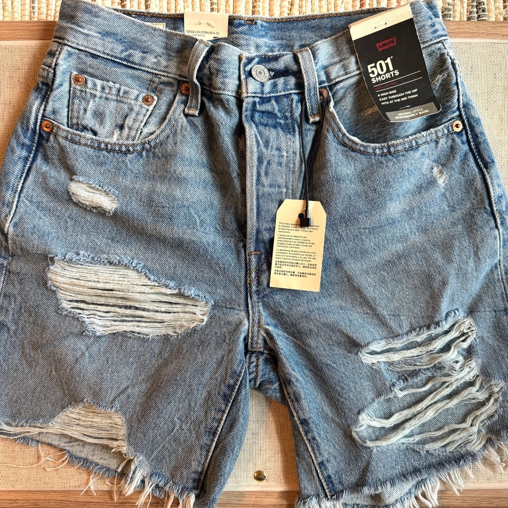 NWT Levi's 501 Women’s Shorts - Small, 24